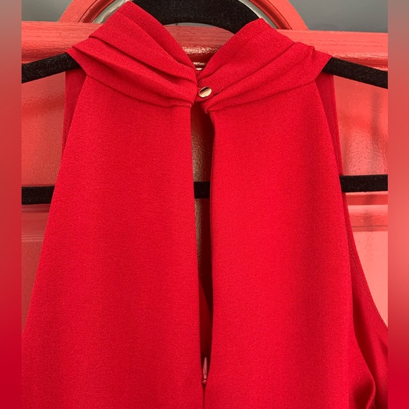 Sleeveless one-piece jumpsuit in red - Picture 5 of 8